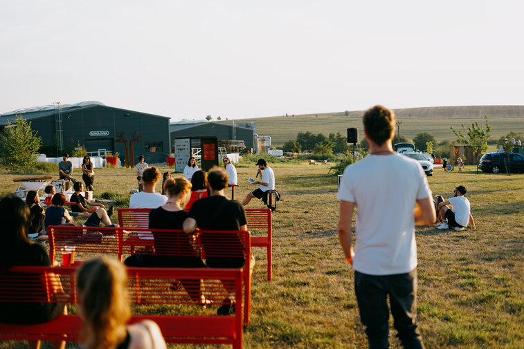 Zvykejte si, díl druhý. Kempus hostil Anděla