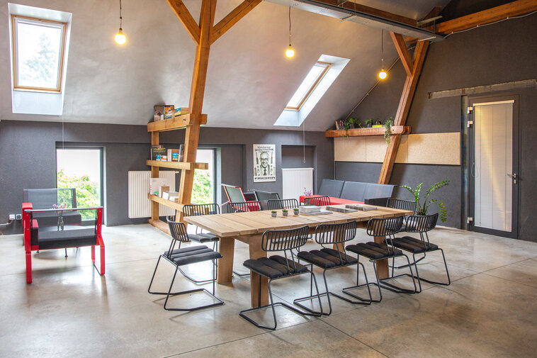 Školení nebo konference? Zkuste to udělat na poli